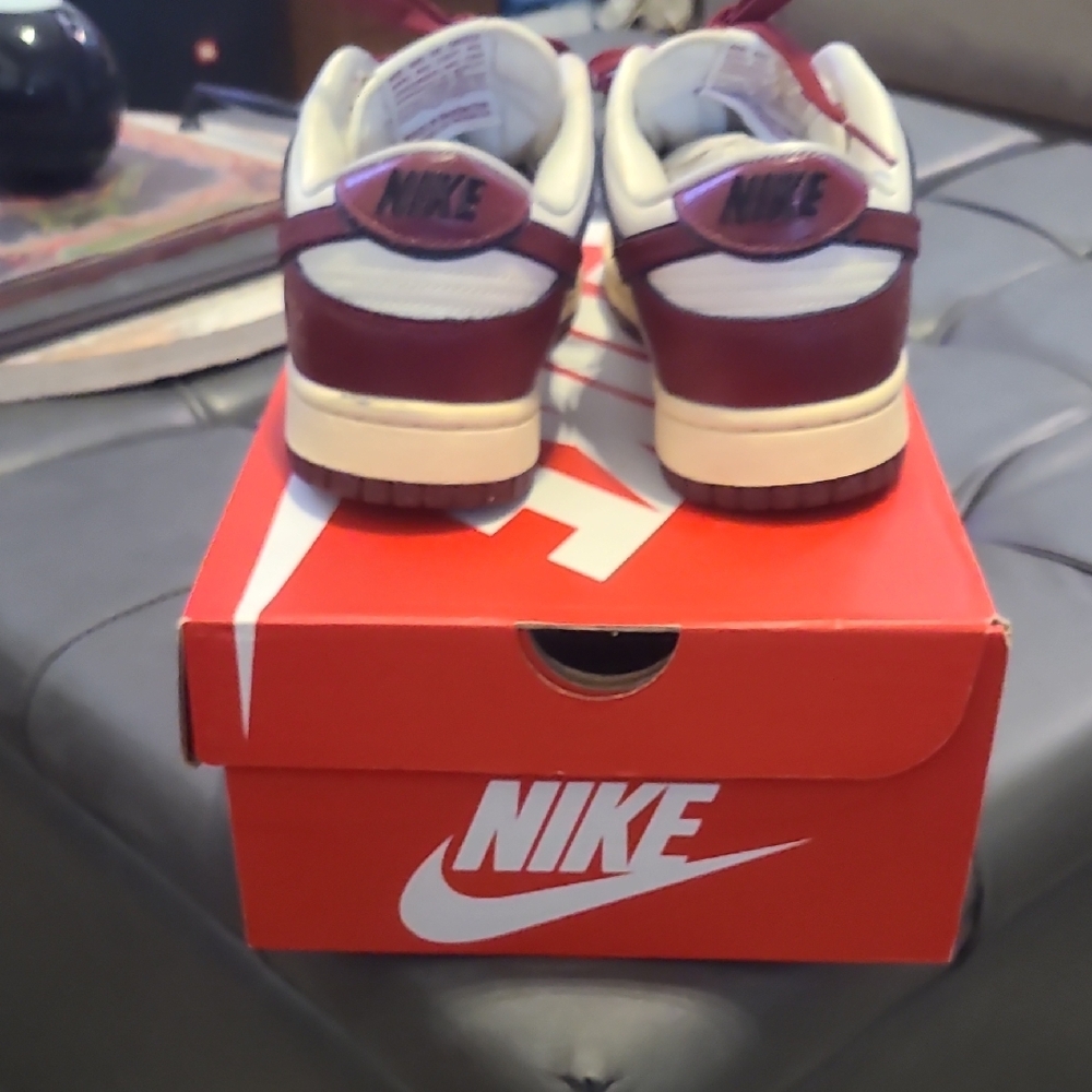 Nike Dunk Low SE Sisterhood Team Red - Picture 5 of 10